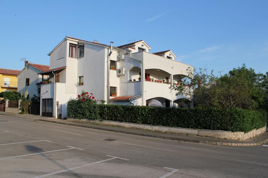 Apartments Vanessa ポレッチ エクステリア 写真